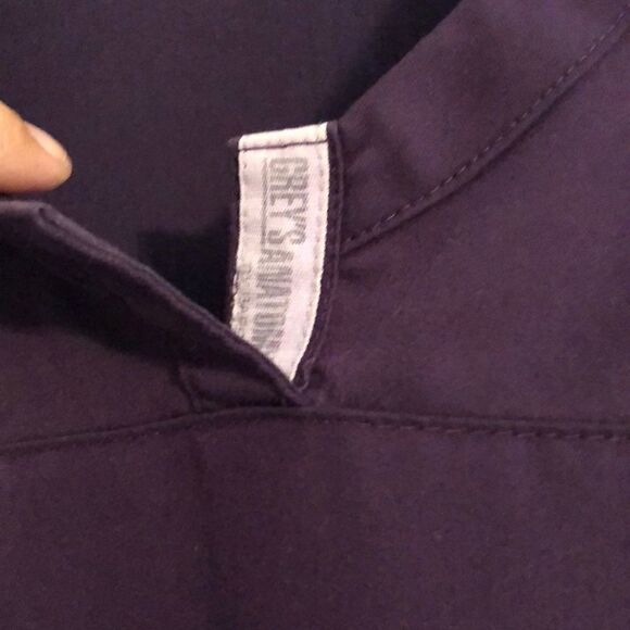 Grey’s Anatomy M Deep Purple Plum Scrub Top - Picture 5 of 15